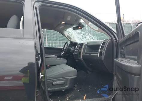 2018 Ram 1500 Express 4X4 5'7 Box из США, поврежденный, VIN 3C6RR7KTXJG265316